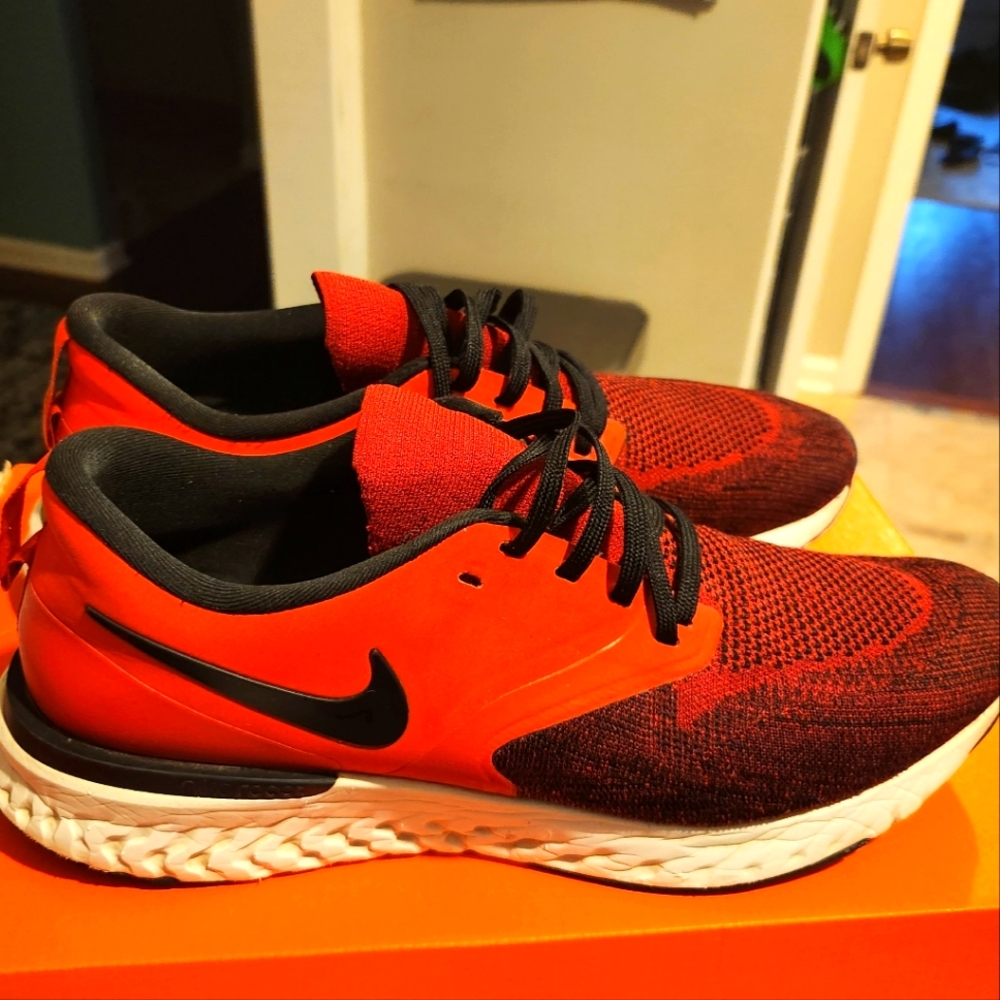MENS NIKE EPIC REACT FLYKNIT 2 10.5 RED